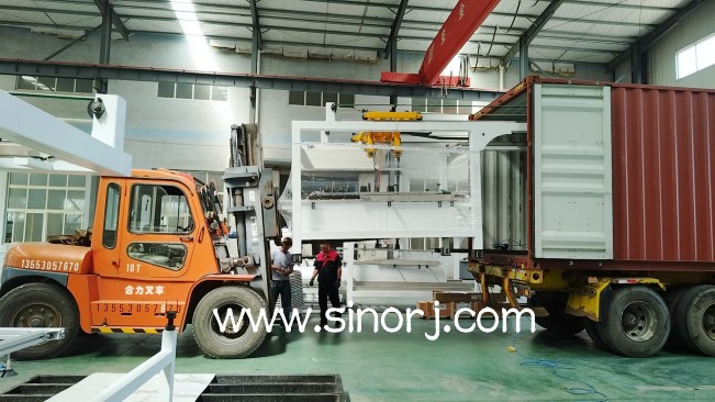 中東老客戶加購的pvc仿大理石設(shè)備裝柜發(fā)貨中